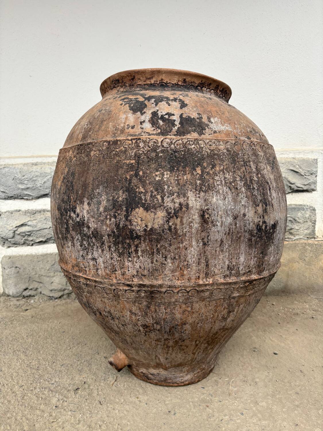 Old oil jar, Spain, Tinaja, 18th century.