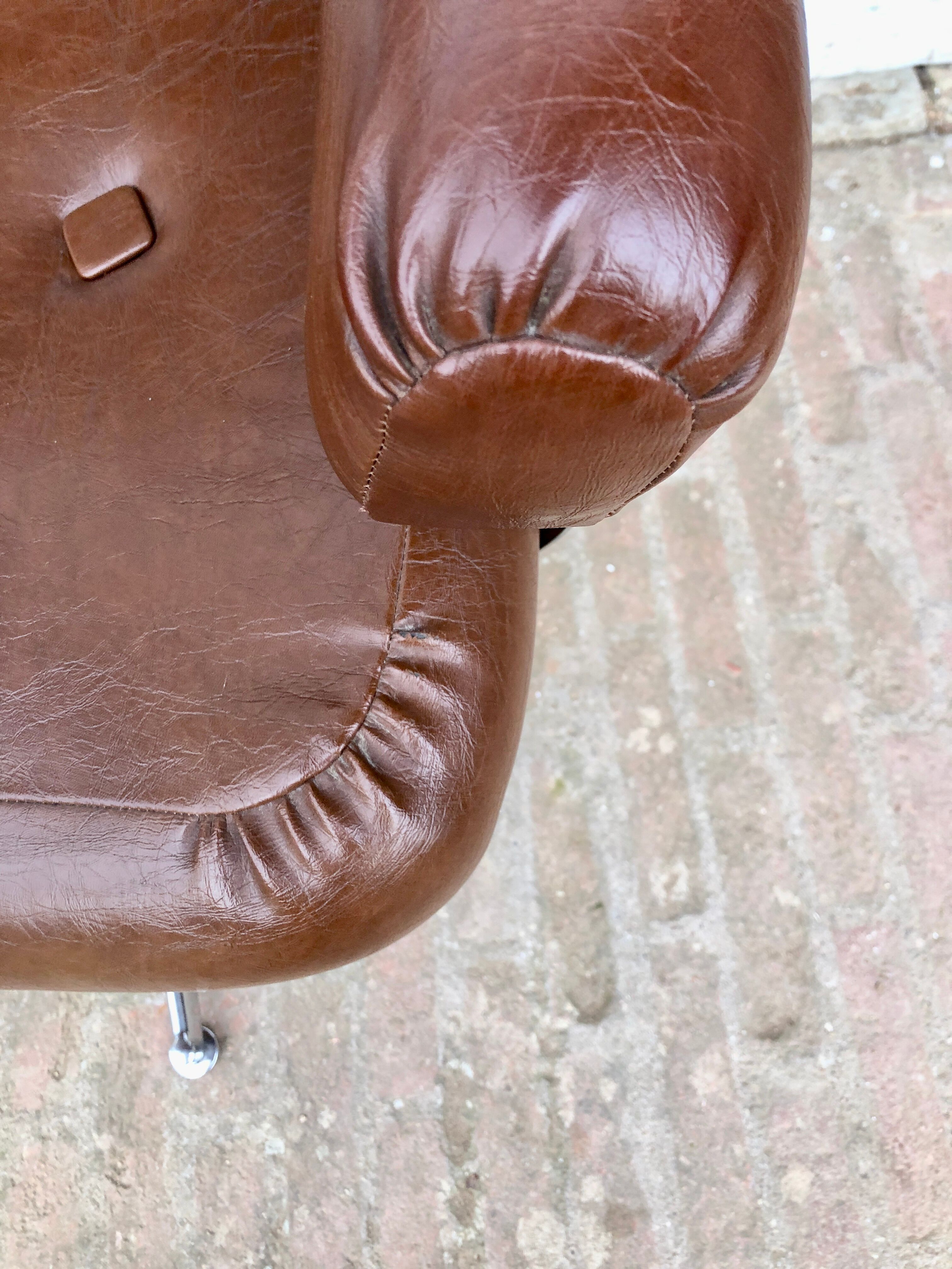 Fauteuil de coiffeur en chrome et skaï marron