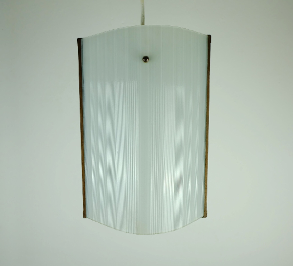 Lampe suspendue danoise moderne en teck, verre opalin, verre texturé des années 1950-60, éclairage du milieu du siècle.