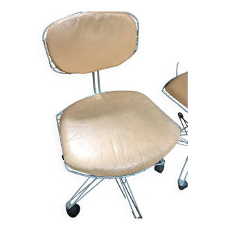Suite de six chaises sur roulettes, crées pour le centre Pompidou ou Beaubourg - Années 1970