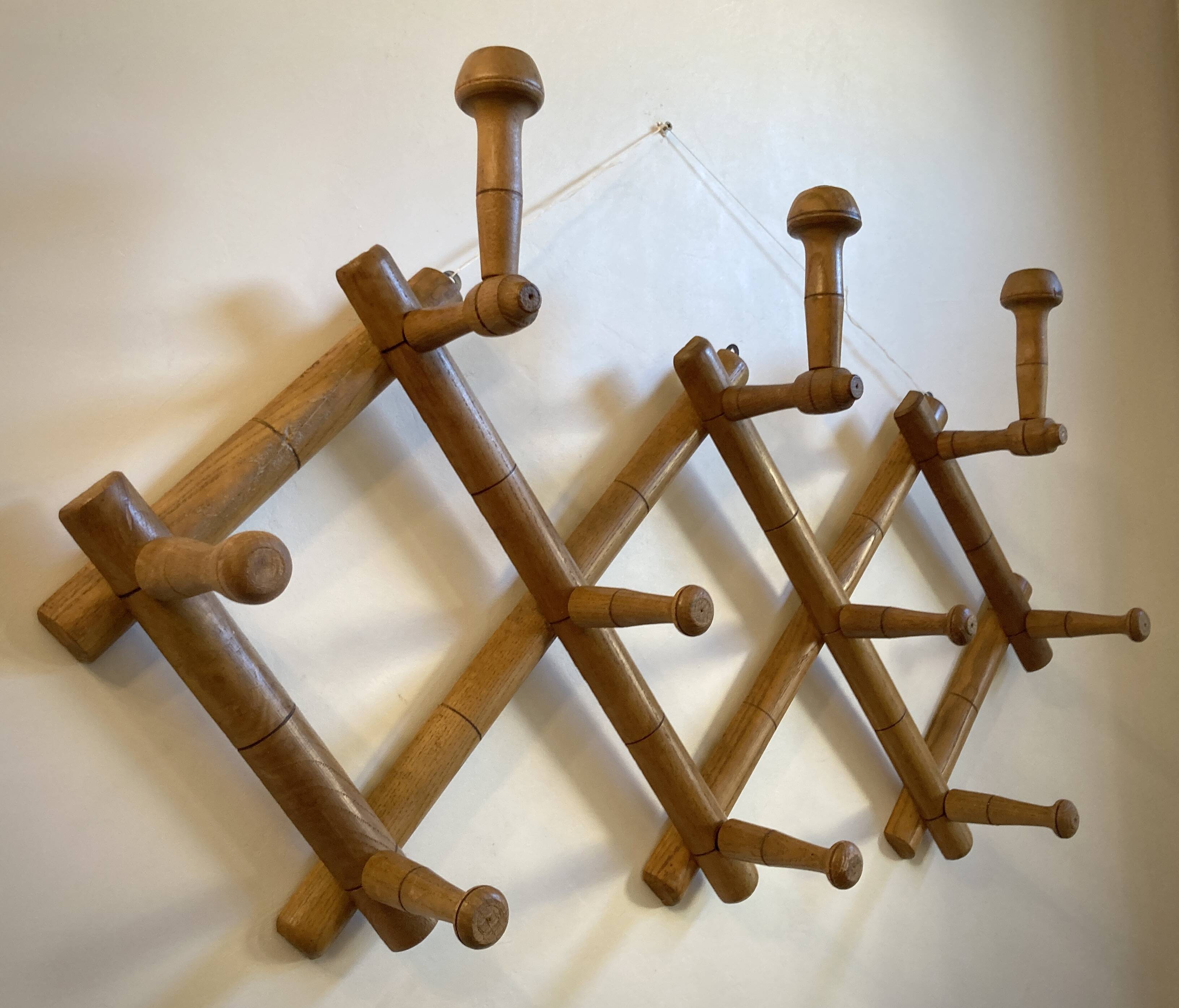 Porte-manteau ancien à 13 patères