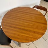 Extendable teak round table