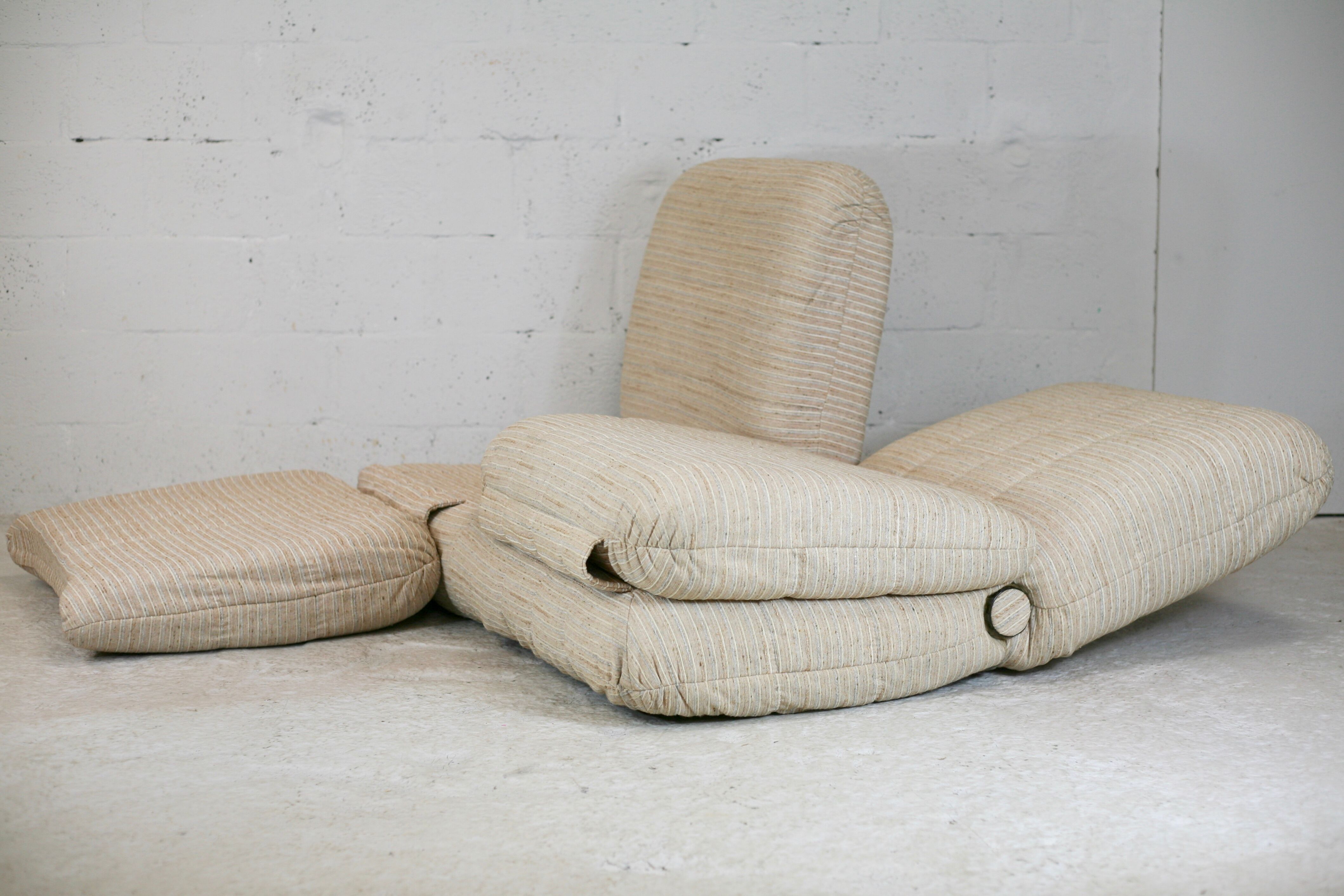 Reclining sofa color "crème chinée", France, circa 1970