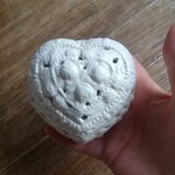 Ceramic heart box decorated with openwork roses