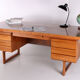 Bureau en bois avec des tiroirs