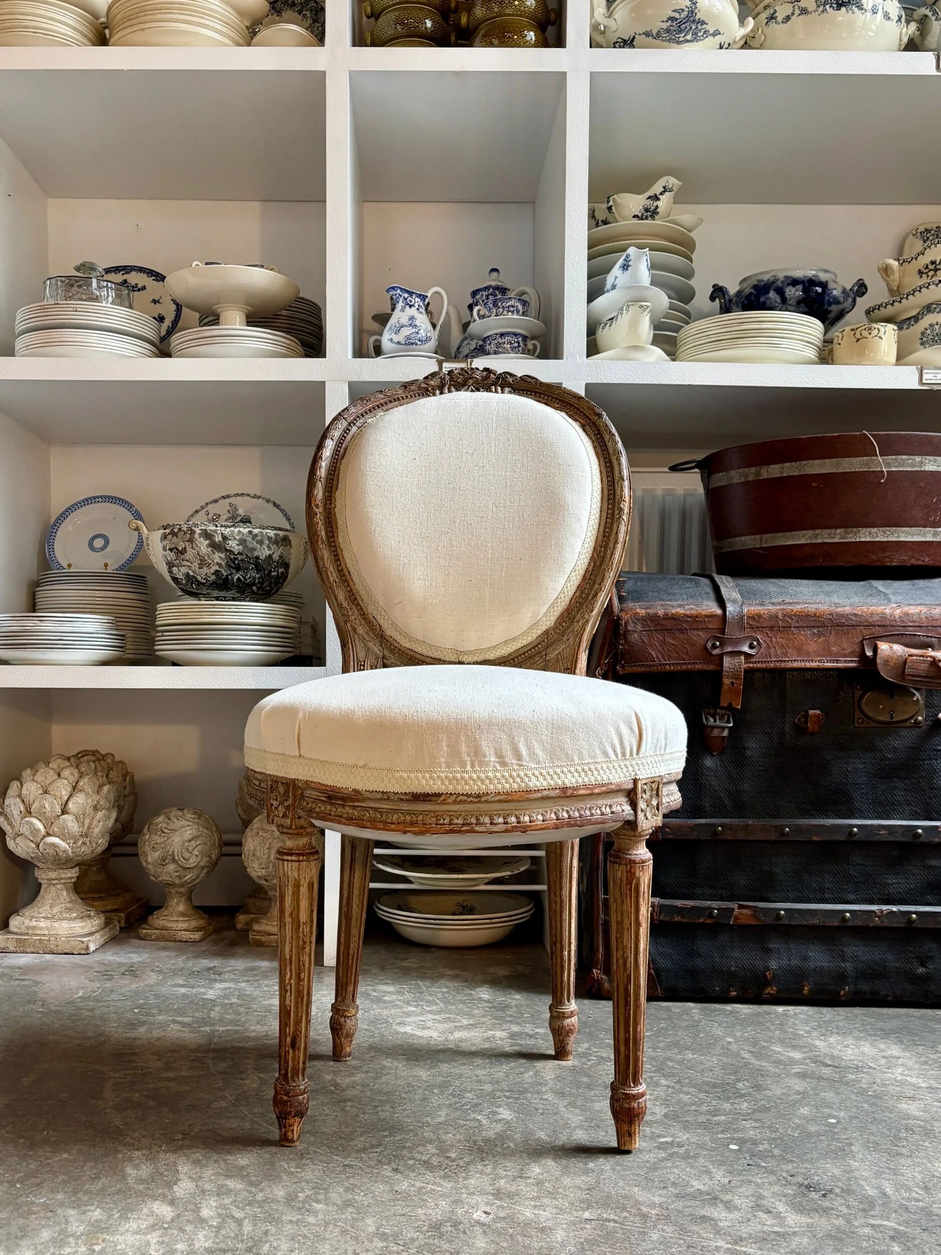 Medallion back chair in moulded wood and beige fabric.