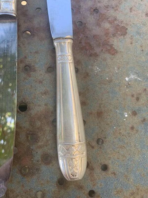 Ménagère composée de 49 pièces en metal argente, anciennes et collector