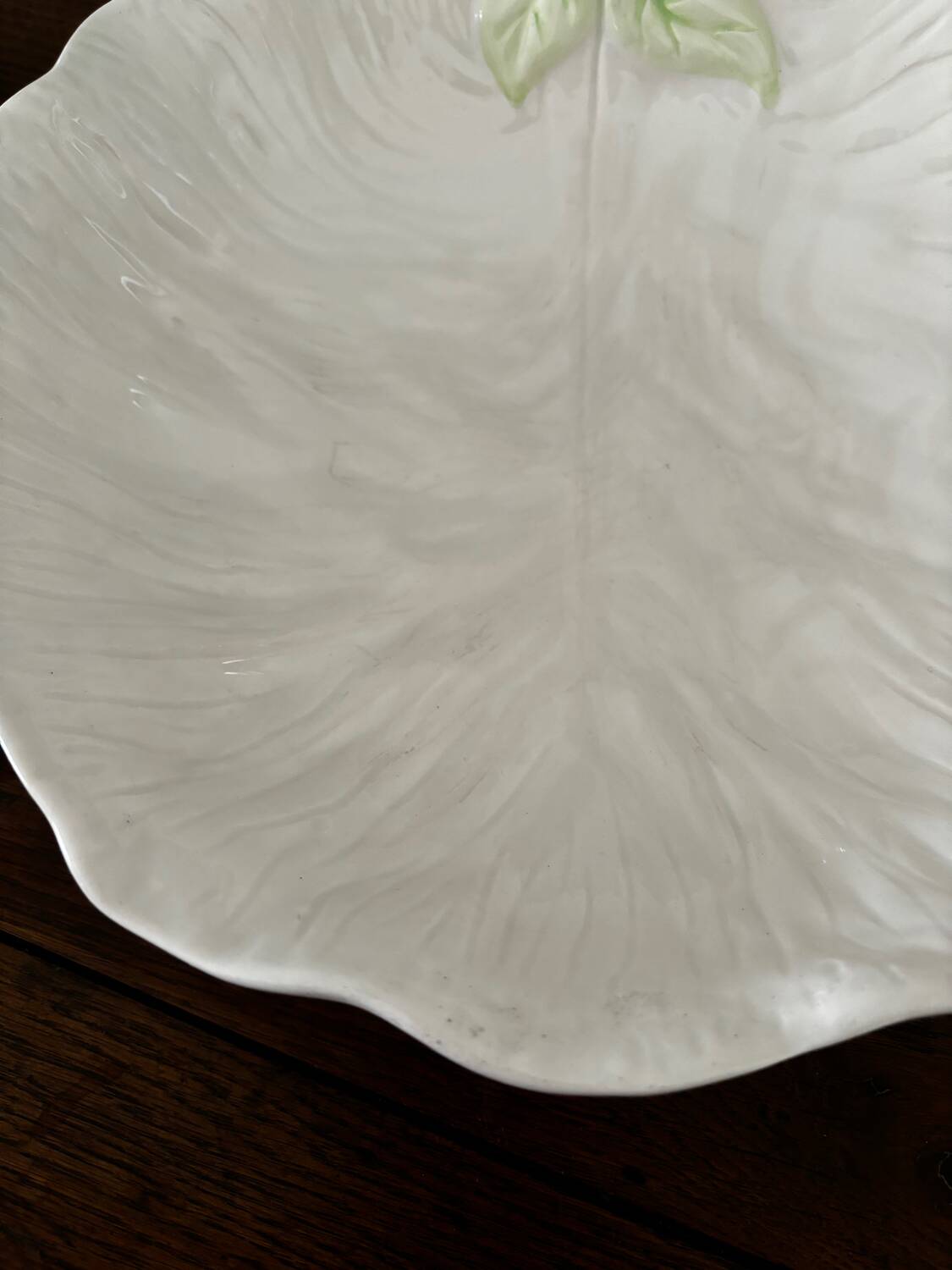 Vintage hollow dish and its 6 strawberry slip bowls