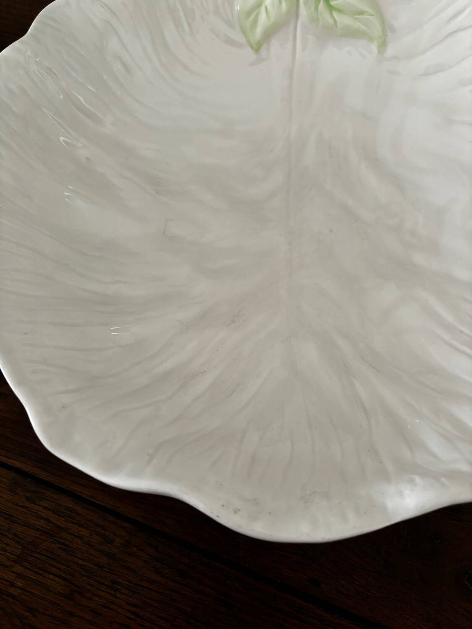 Vintage hollow dish and its 6 strawberry slip bowls