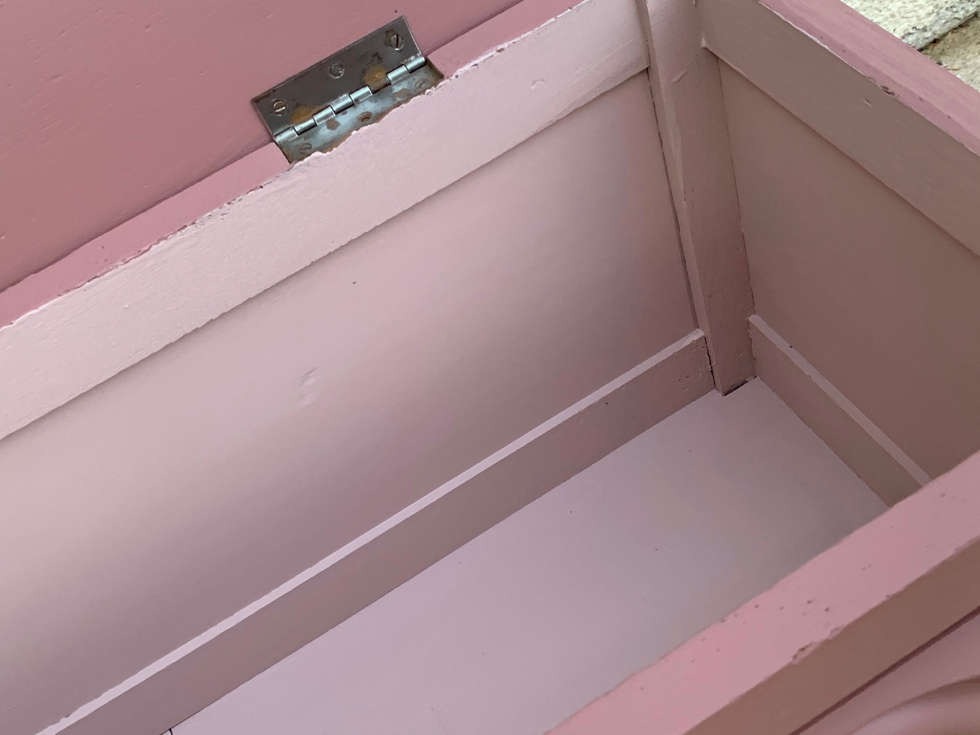 Old pink chest bench 1950