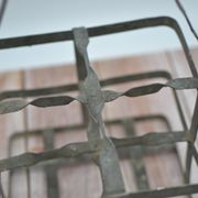 Bottle holder with 4 slots in galvanized zinc with wooden handles