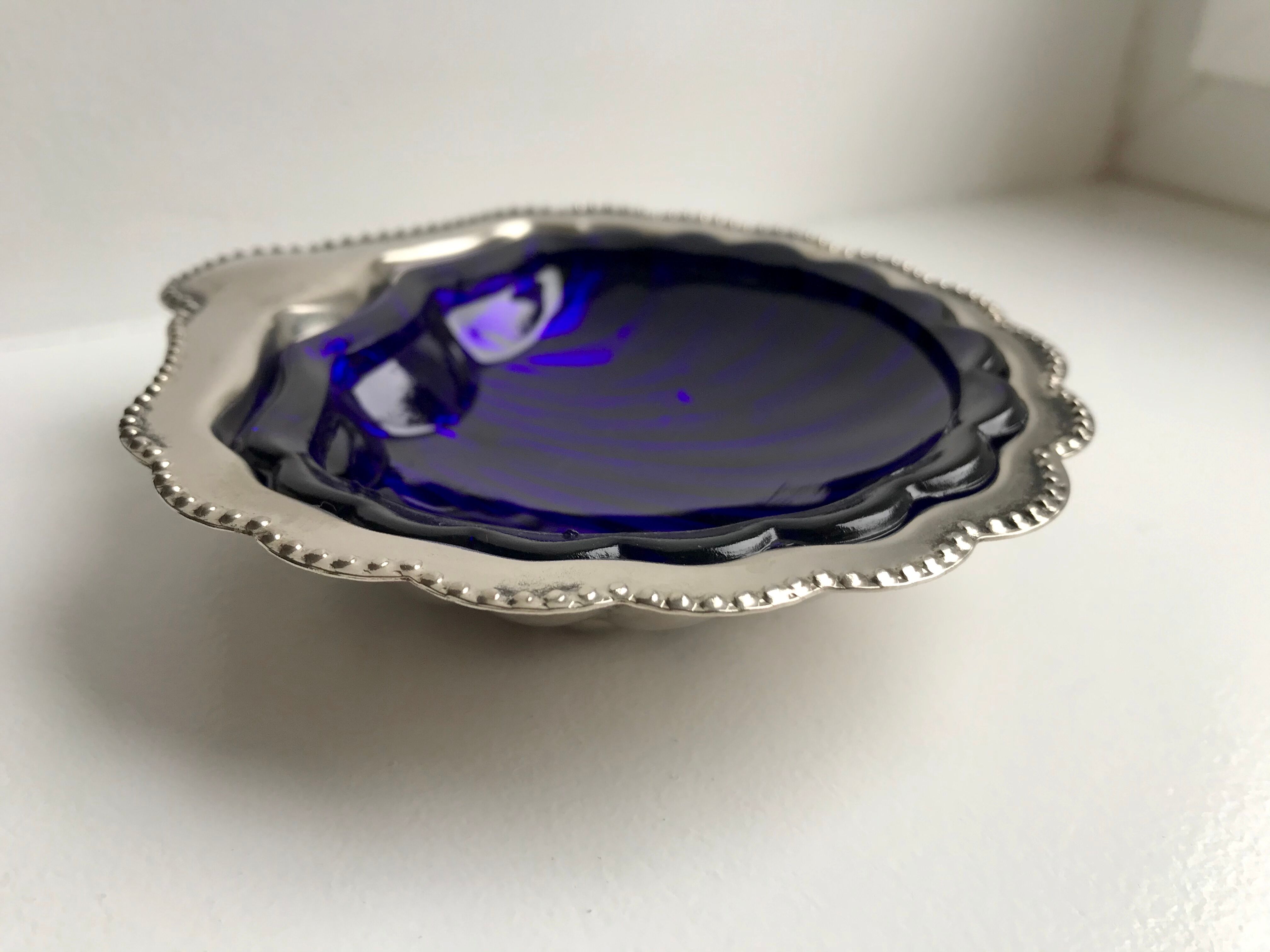 Empty-pocket / butter bowl shell in silver metal and blue glass 60s