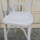 Chaise de bistrot vintage restaurée vernis blanc