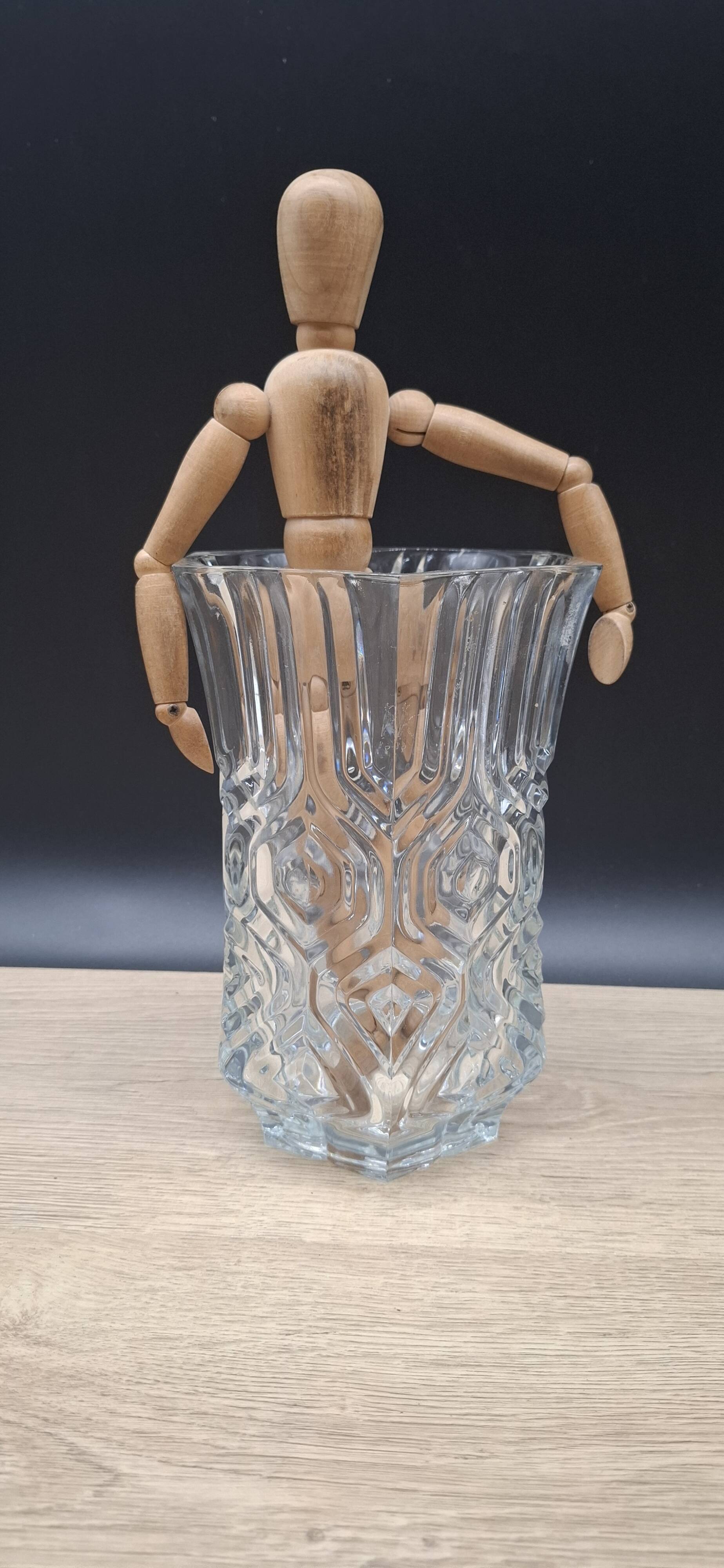 Transparent chiseled vase