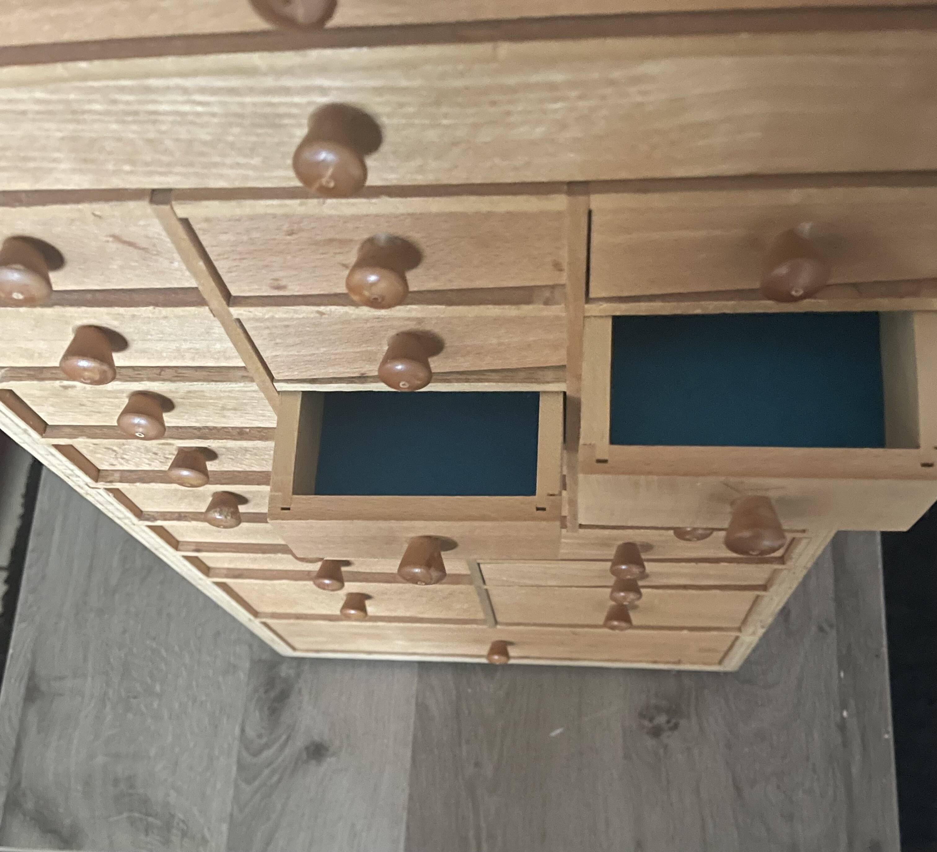 Meuble de métier d’horloger