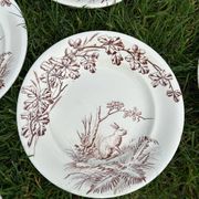 12 assiettes plates en terre de fer modèle Chasse