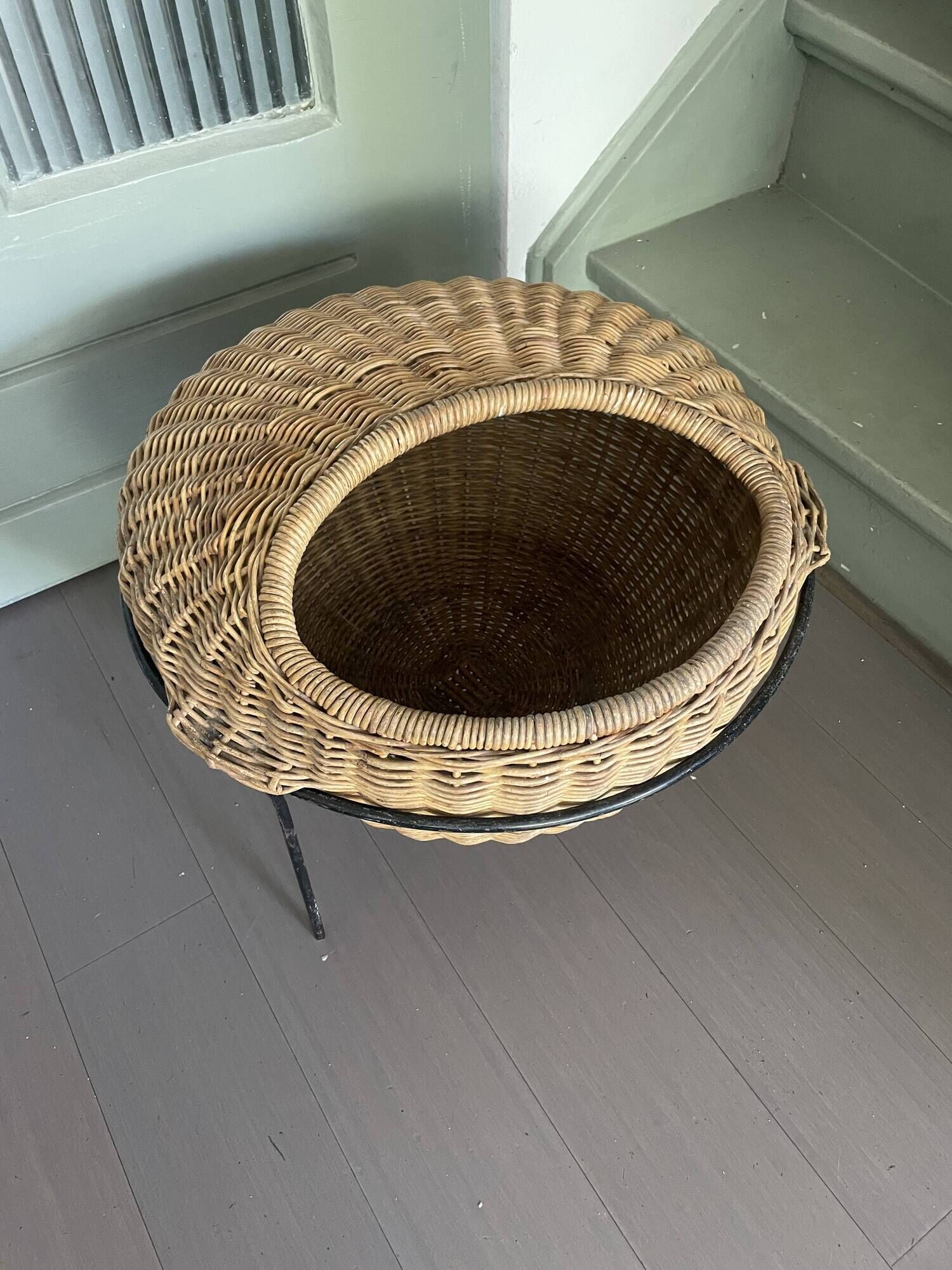 Panier à couture en rotin des années 1950