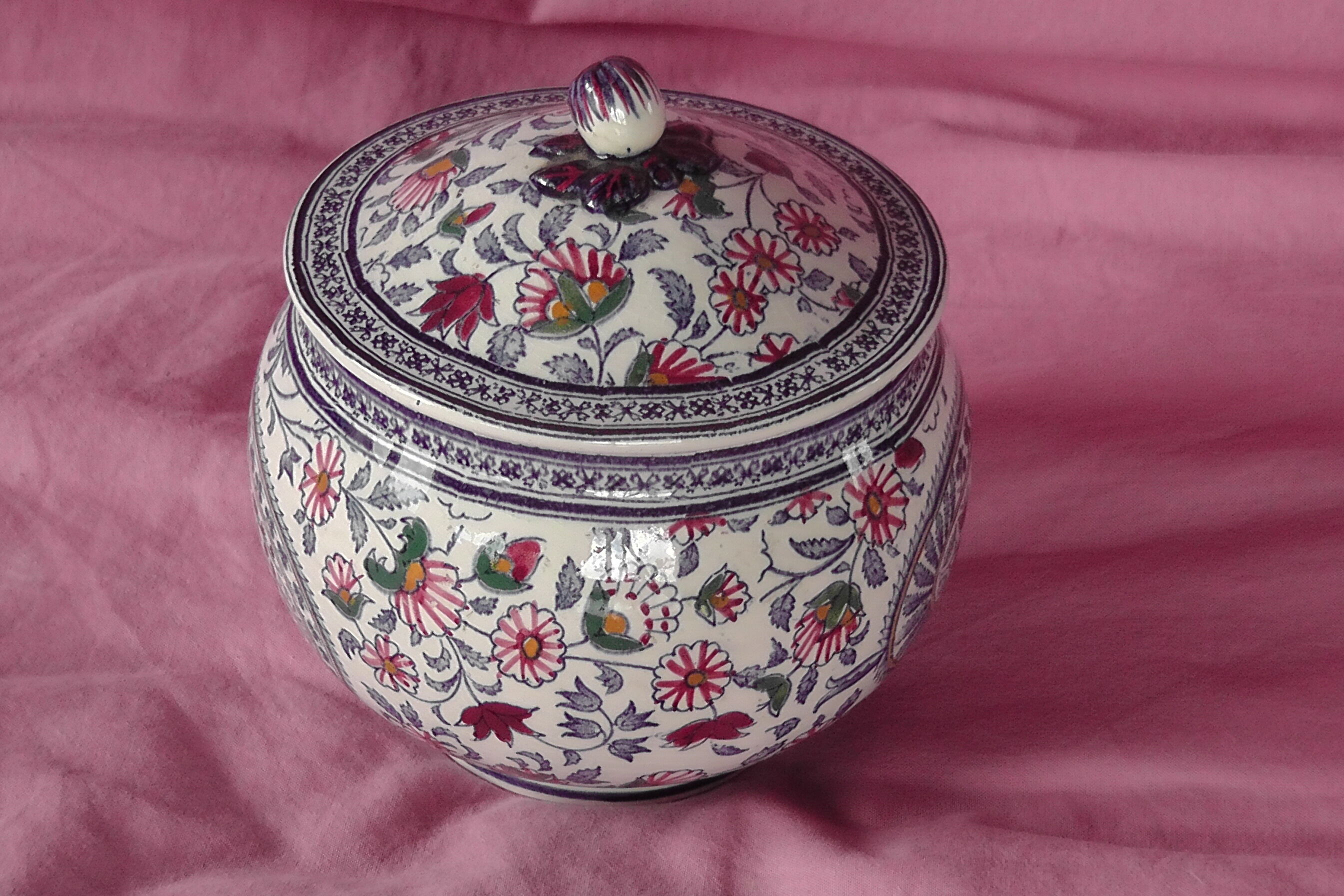 Bonbonnière in Gien earthenware cashmere decoration