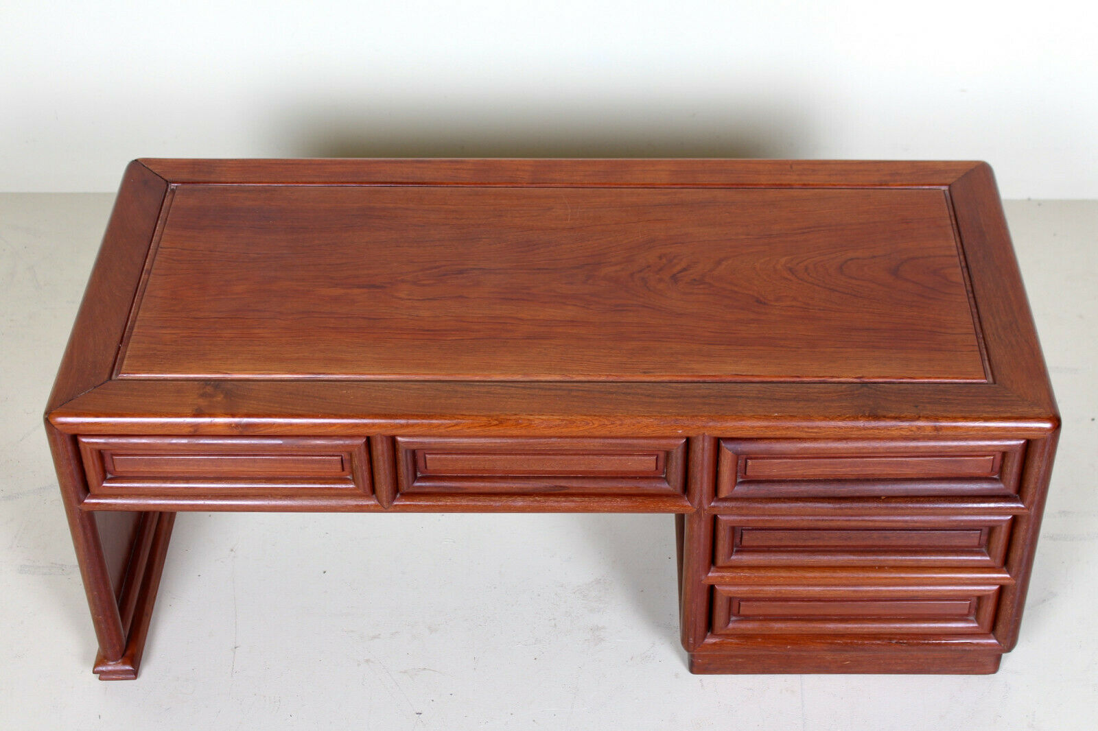 Coffee table in rosewood from China