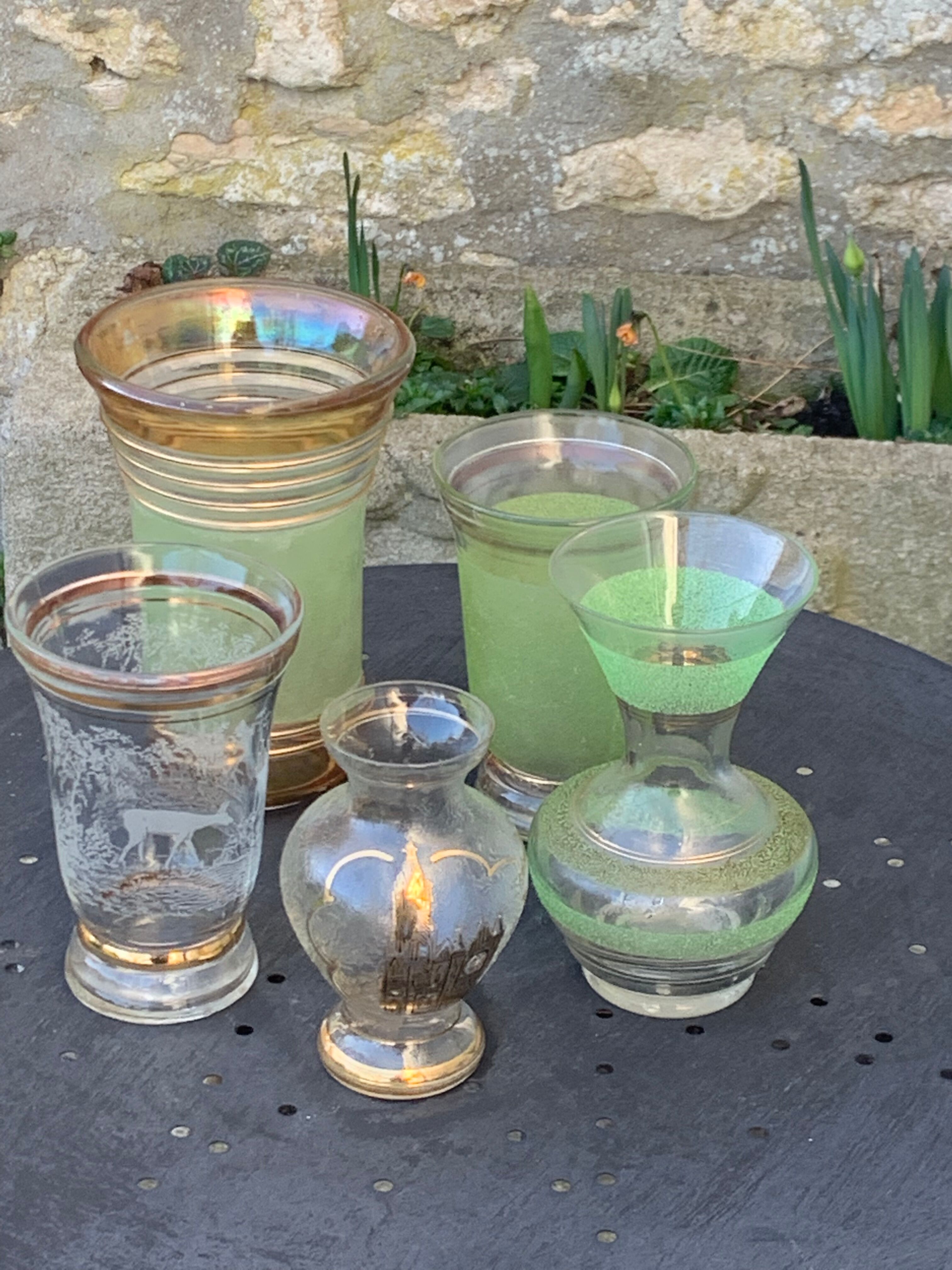 Set of 5 vases in green granite glass and vintage gold