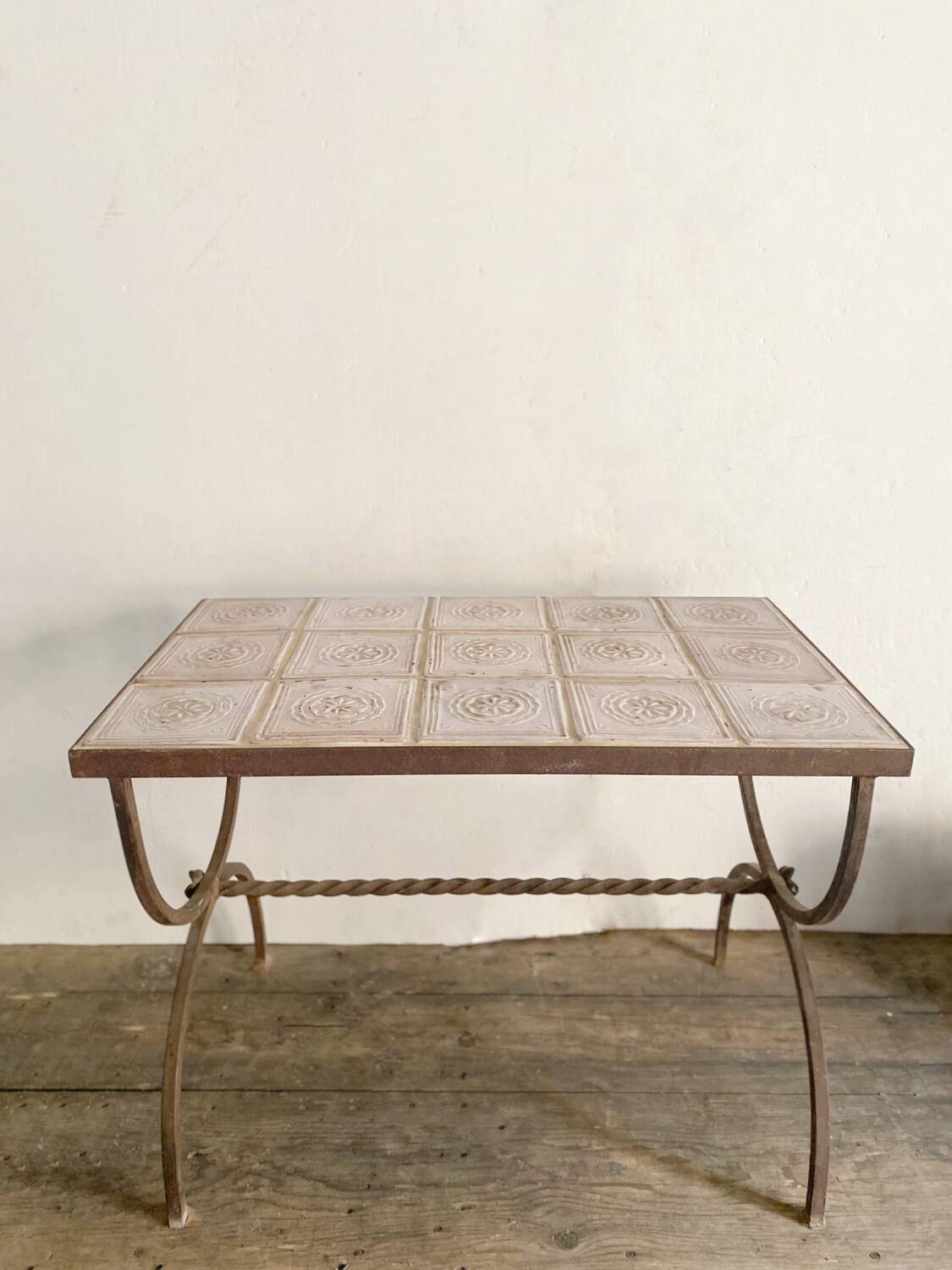 Table basse en céramique et fer forgé