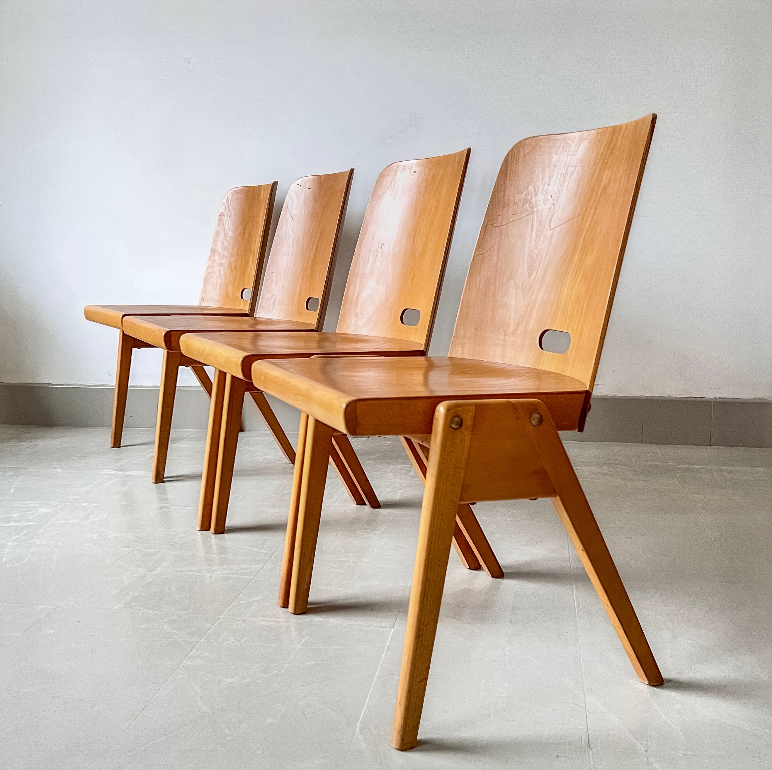 Series of 4 stackable chairs