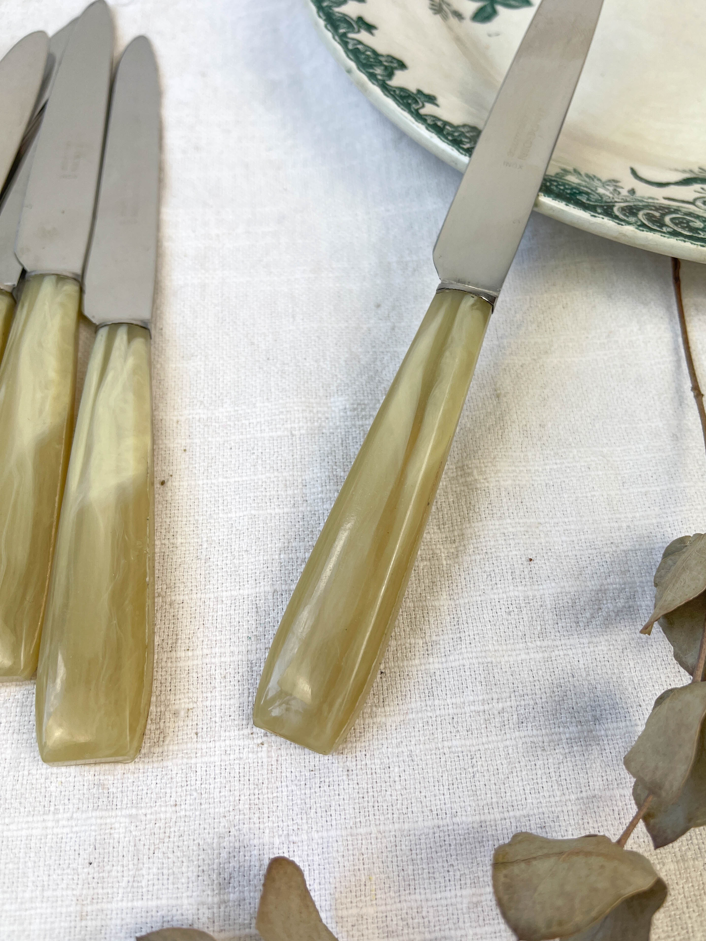 6 bakelite knives vintage oven "bagouin l'enclume"