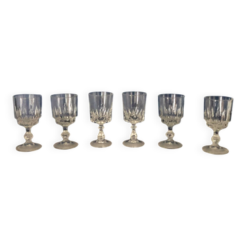Verres à pieds anciens en cristal