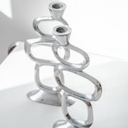 Paire de bougeoirs design par Matthew Hilton