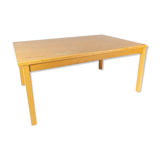 Coffee table in beech of danish design from the 1960s.