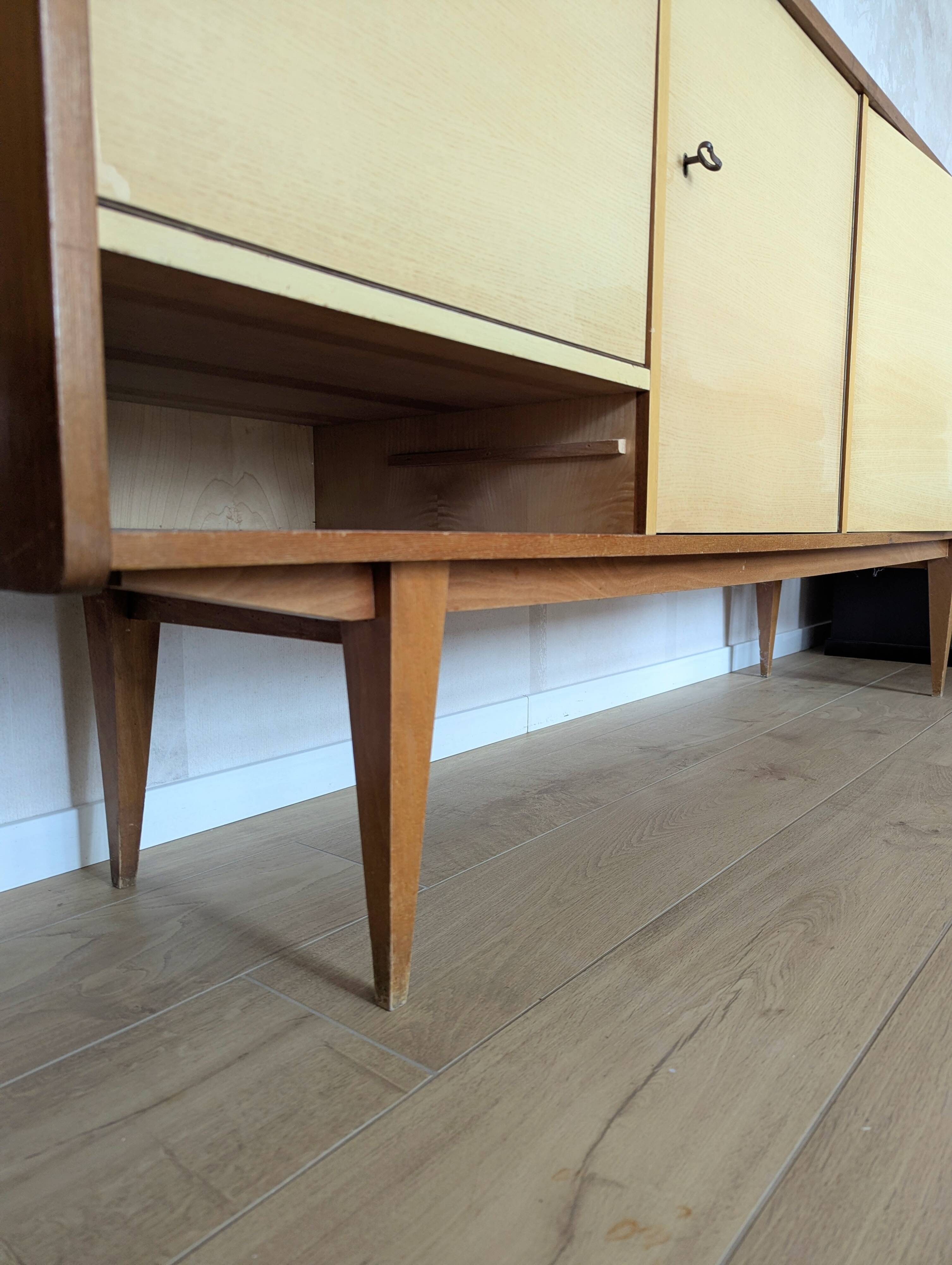Vintage sideboard from the 50s/60s with tapered legs in a Scandinavian style.