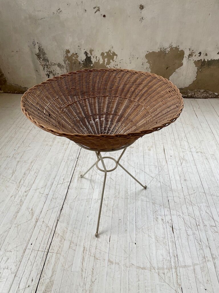 Wicker garden basket on tripod support