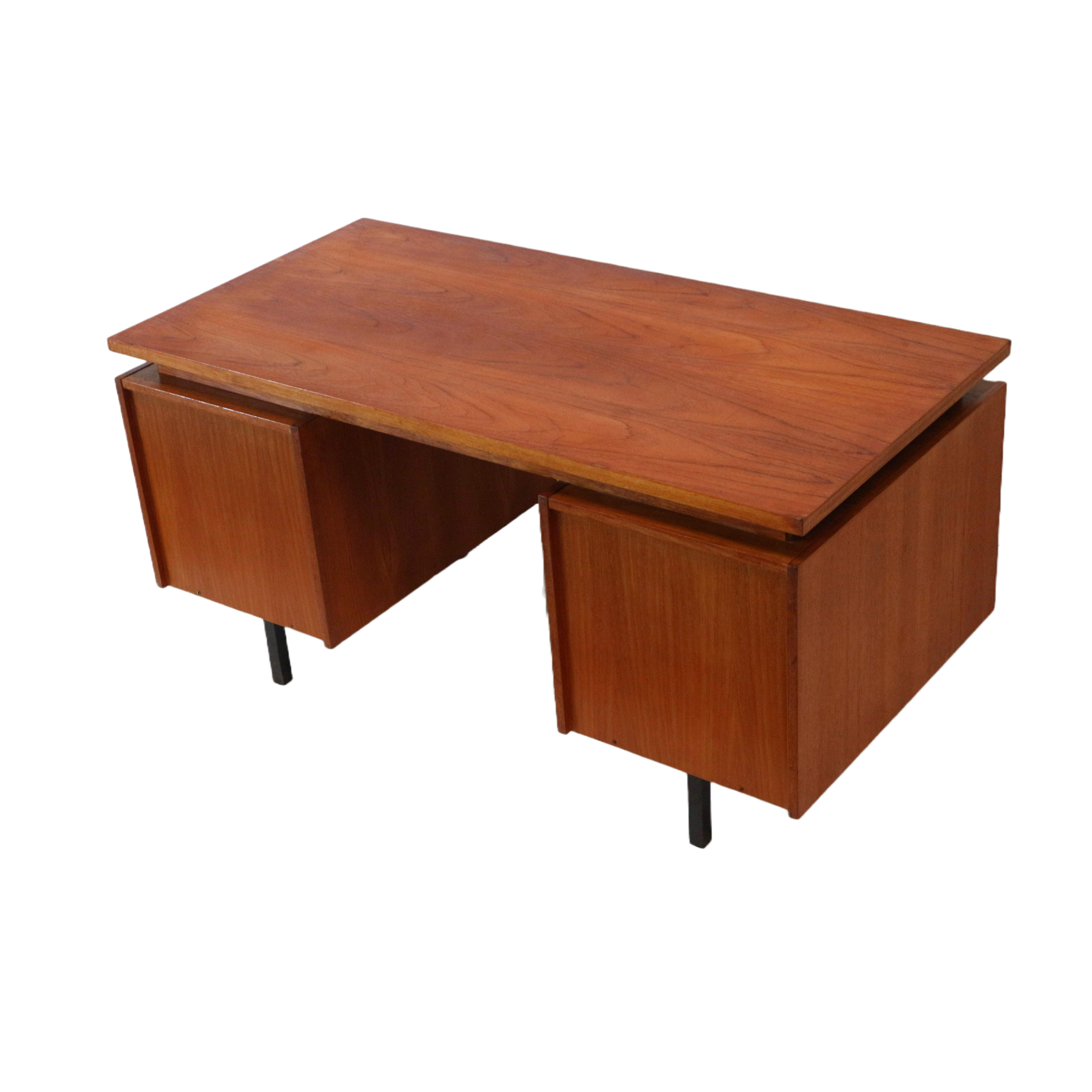 Bureau vintage en teck avec 6 tiroirs fabriqué dans les années 60