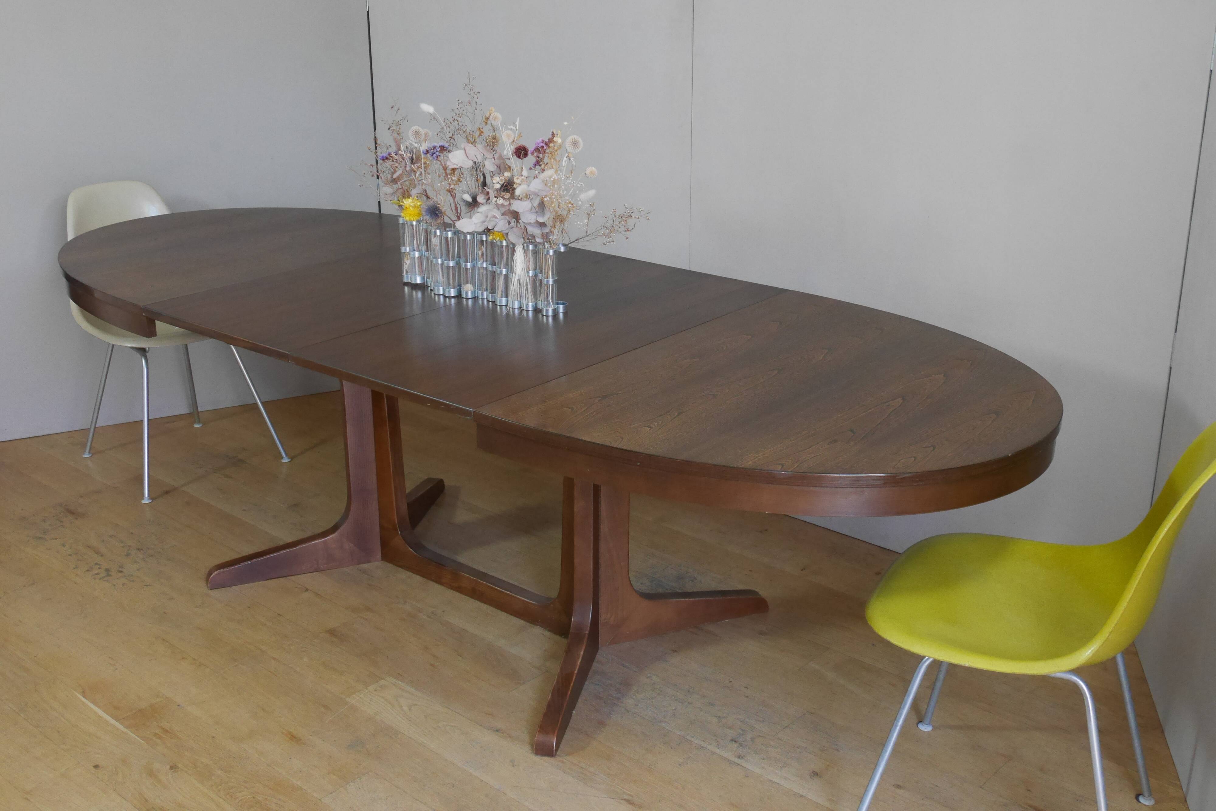 Baumann oval elm table
