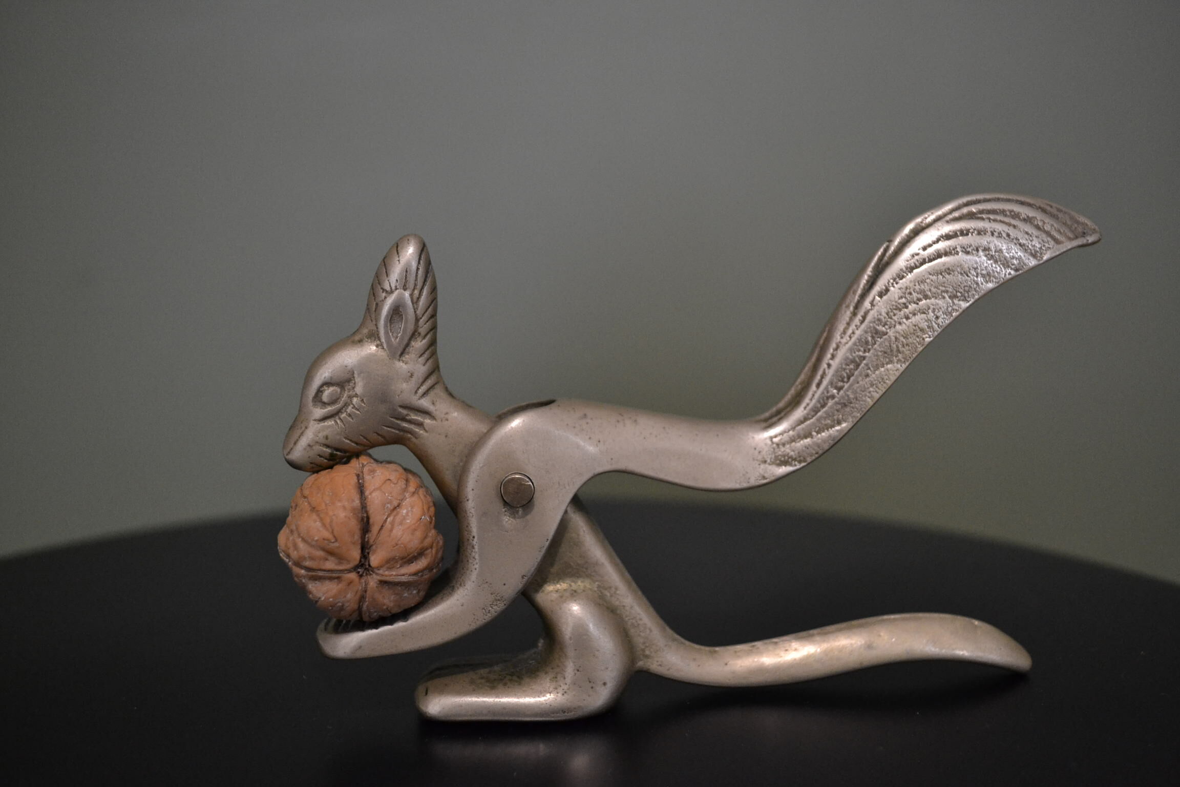 Brass squirrel nut break