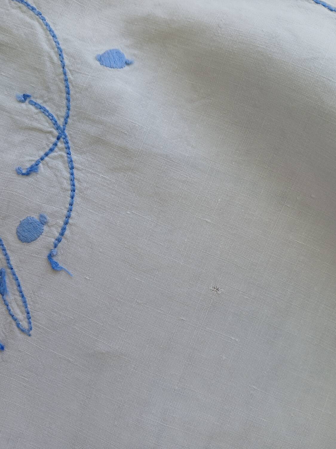 Embroidered sheet, blue swallow pattern, 88x170 cm