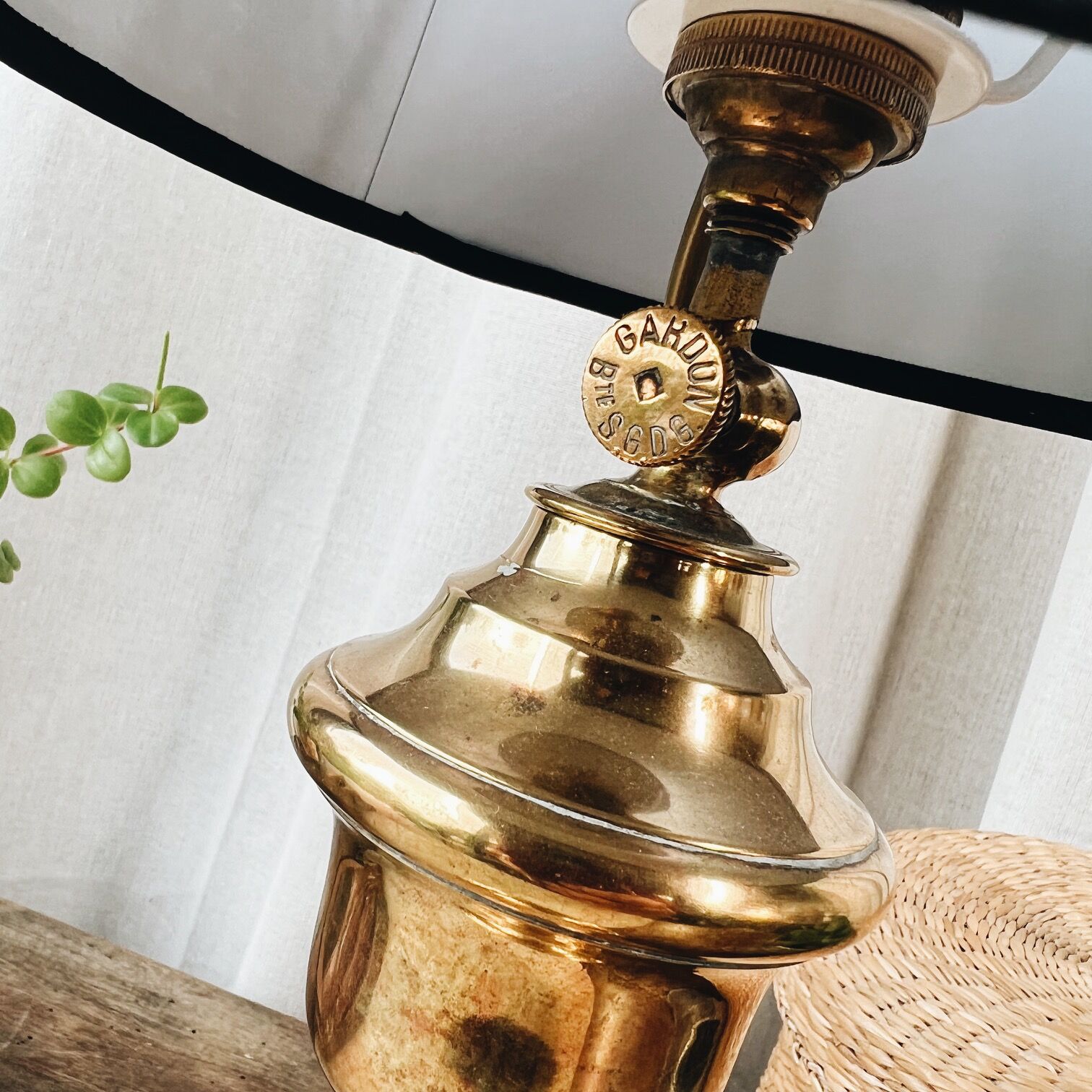 Lampe avec pied en laiton “Gardon”