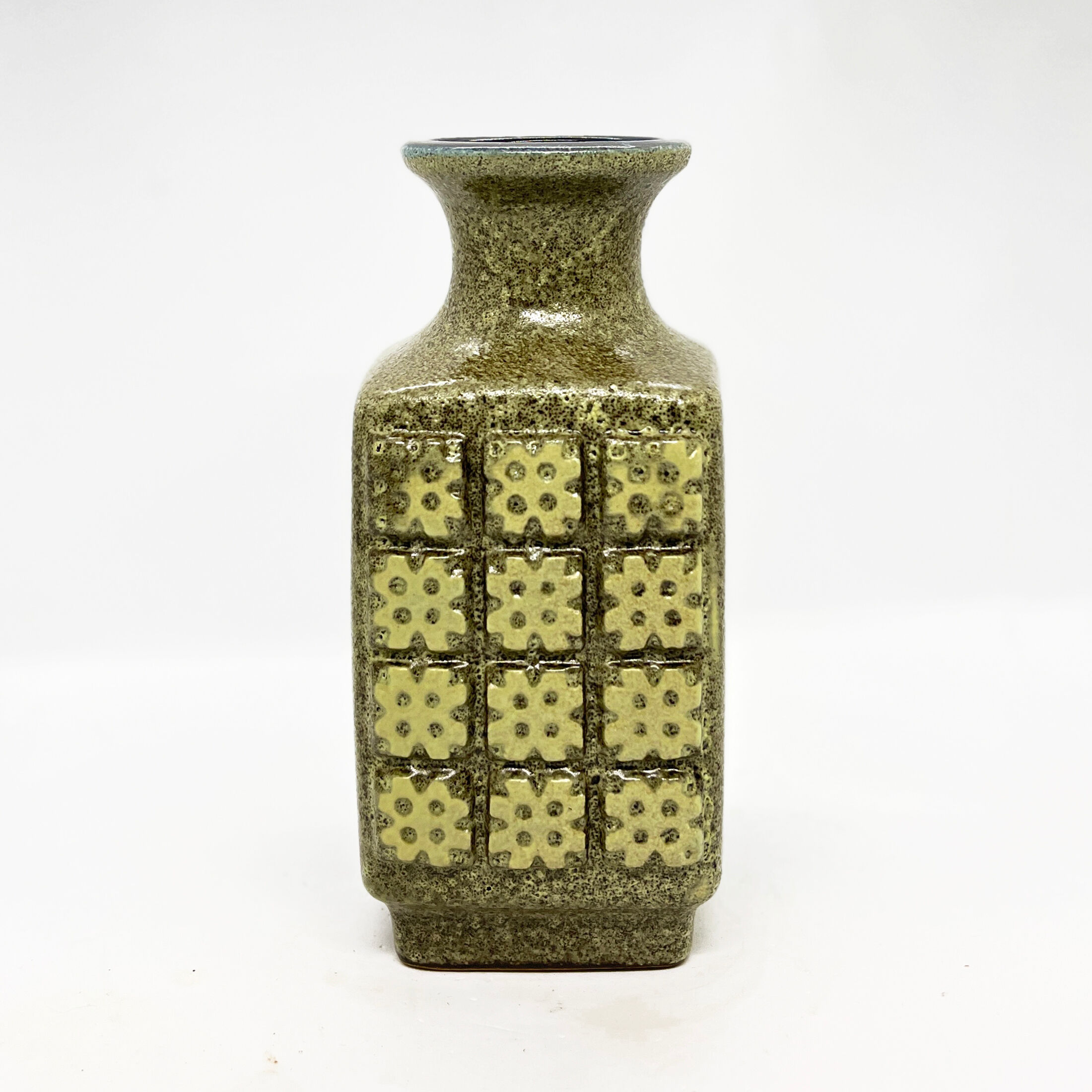 Olive green ceramic vase 3080 A Op Art, VEB Haldensleben Germany 1970s