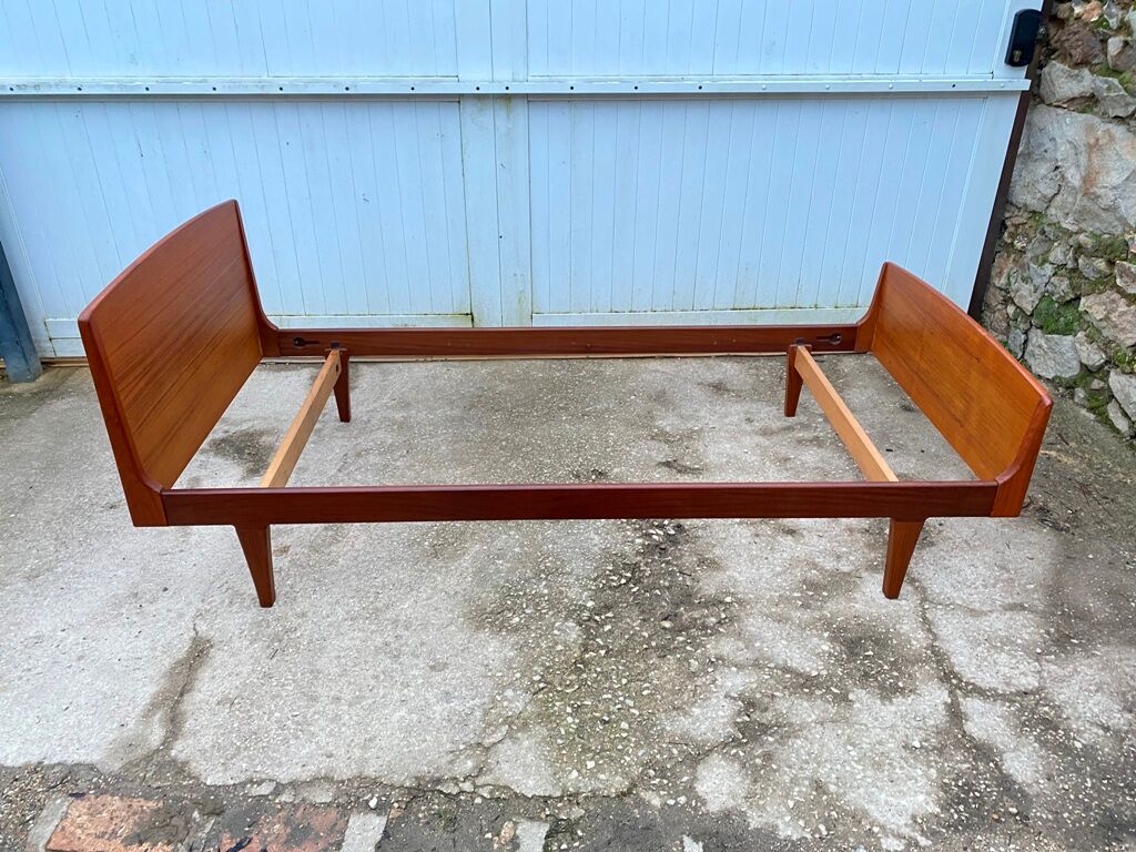 Single bed in Scandinavian NF teak 60s