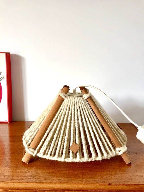 Suspension scandinave en bois et laine made in rda années 60-70