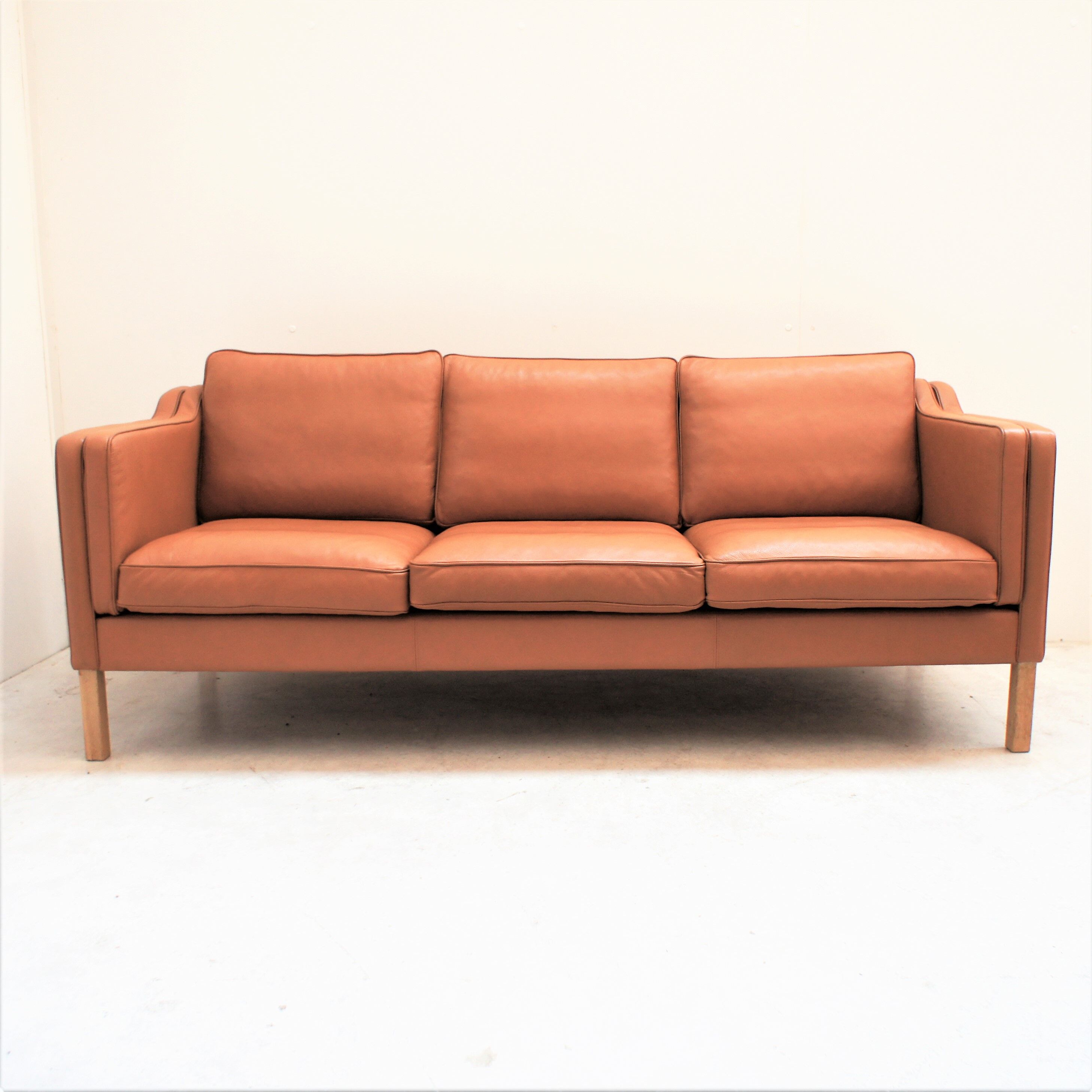 Vintage Scandinavian sofa in Havana leather