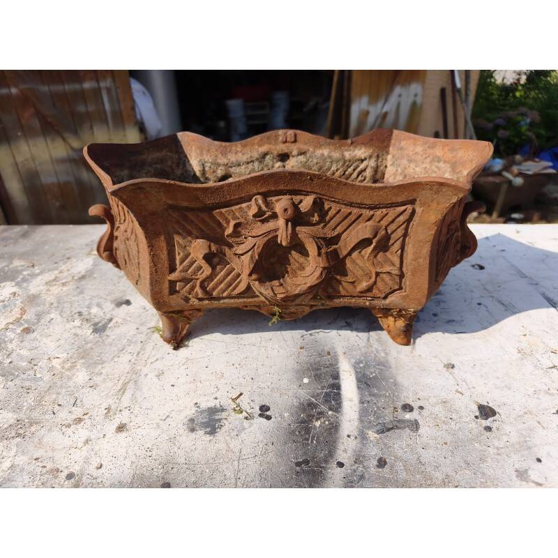Cast iron planter from 1900 by the Charleville-Mézières establishments.