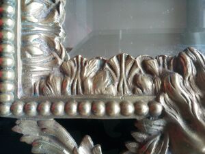 Miroir mural biseauté en bronze avec tête de personnage, style louis XVI 22X54cm