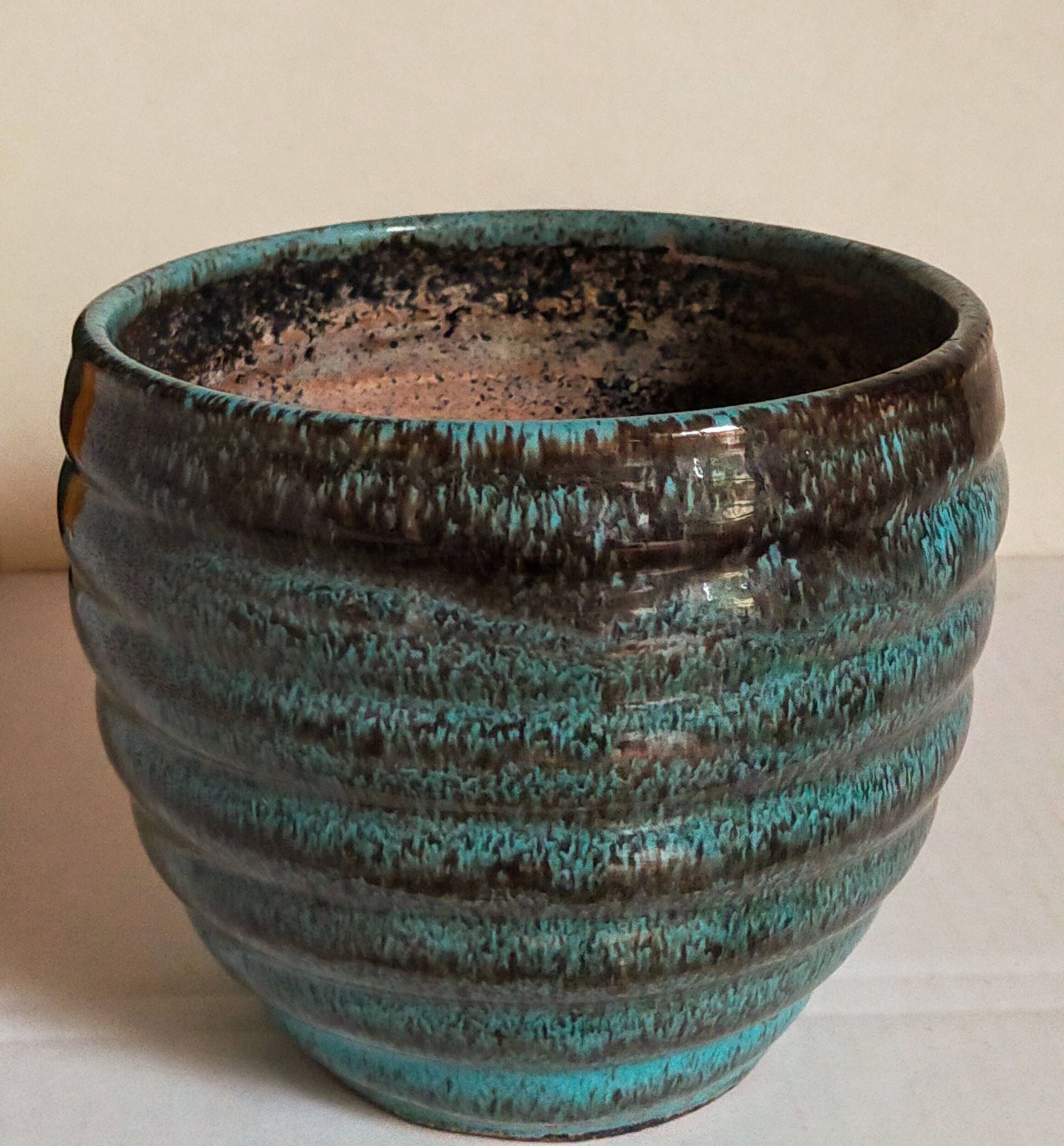 Ceramic planter with speckled enamel gadroons from the 1940s