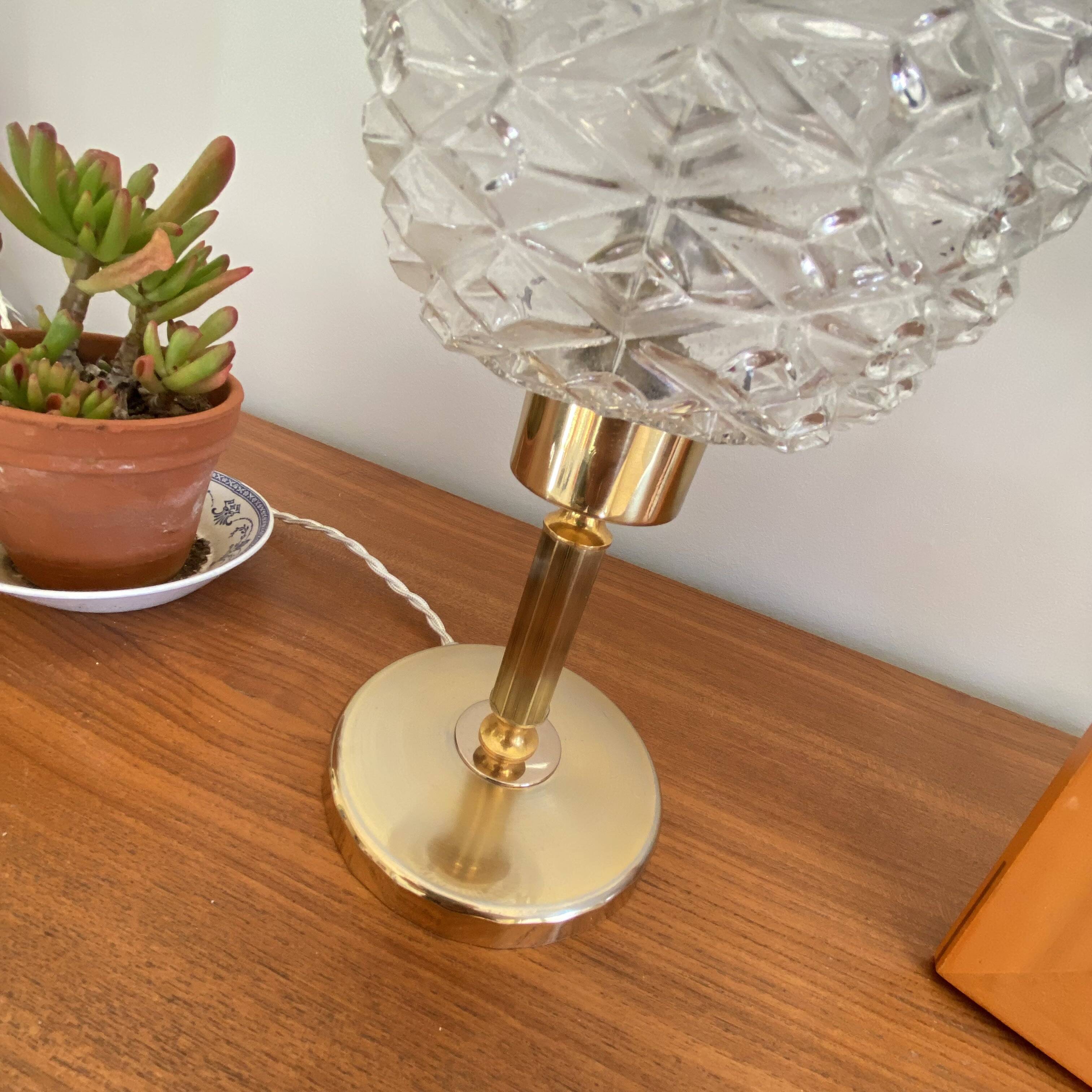 Table lamp desk bedside globe antique chiseled glass and brass base