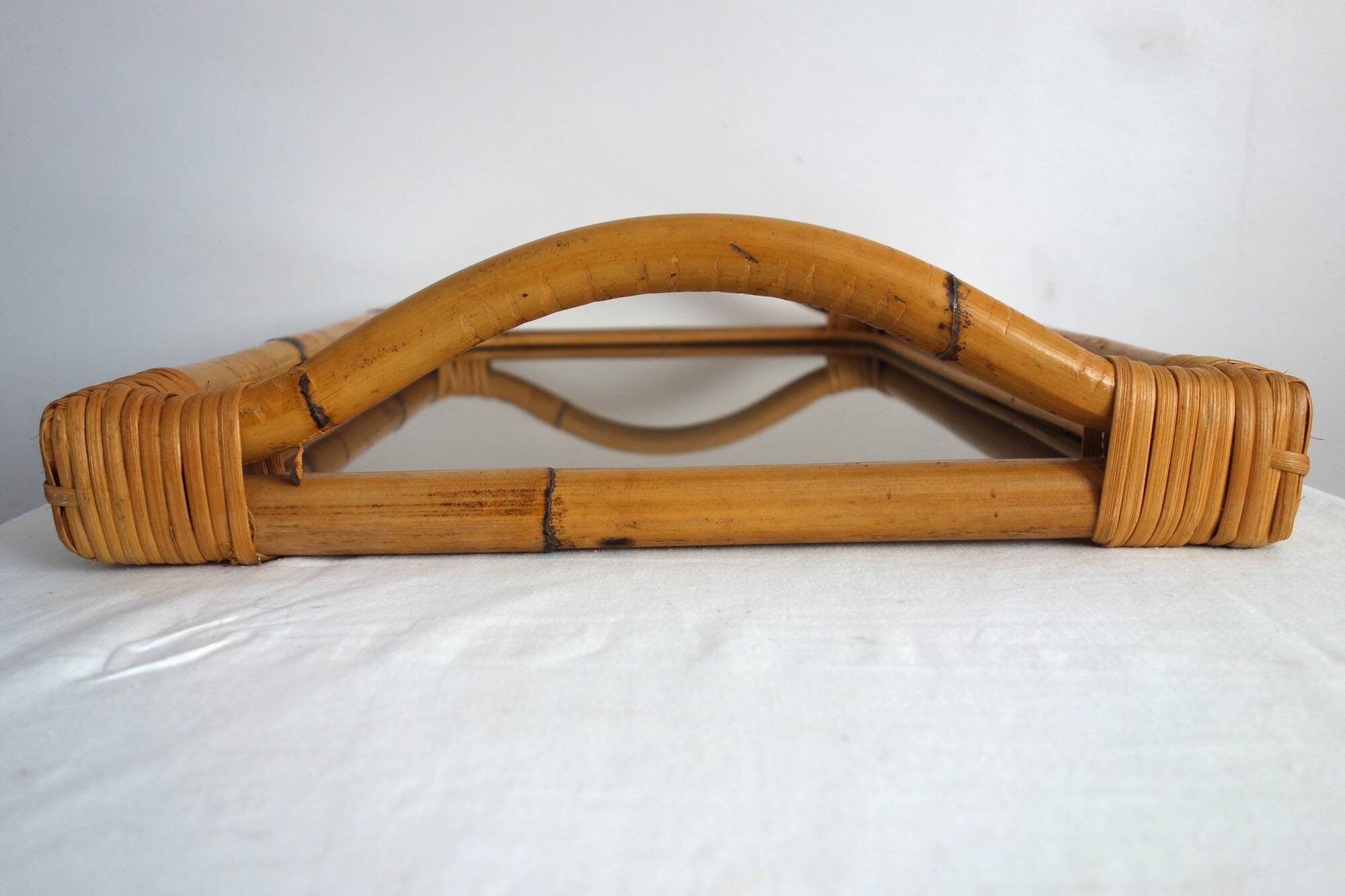 Plateau vintage bambou verre fumé années 70