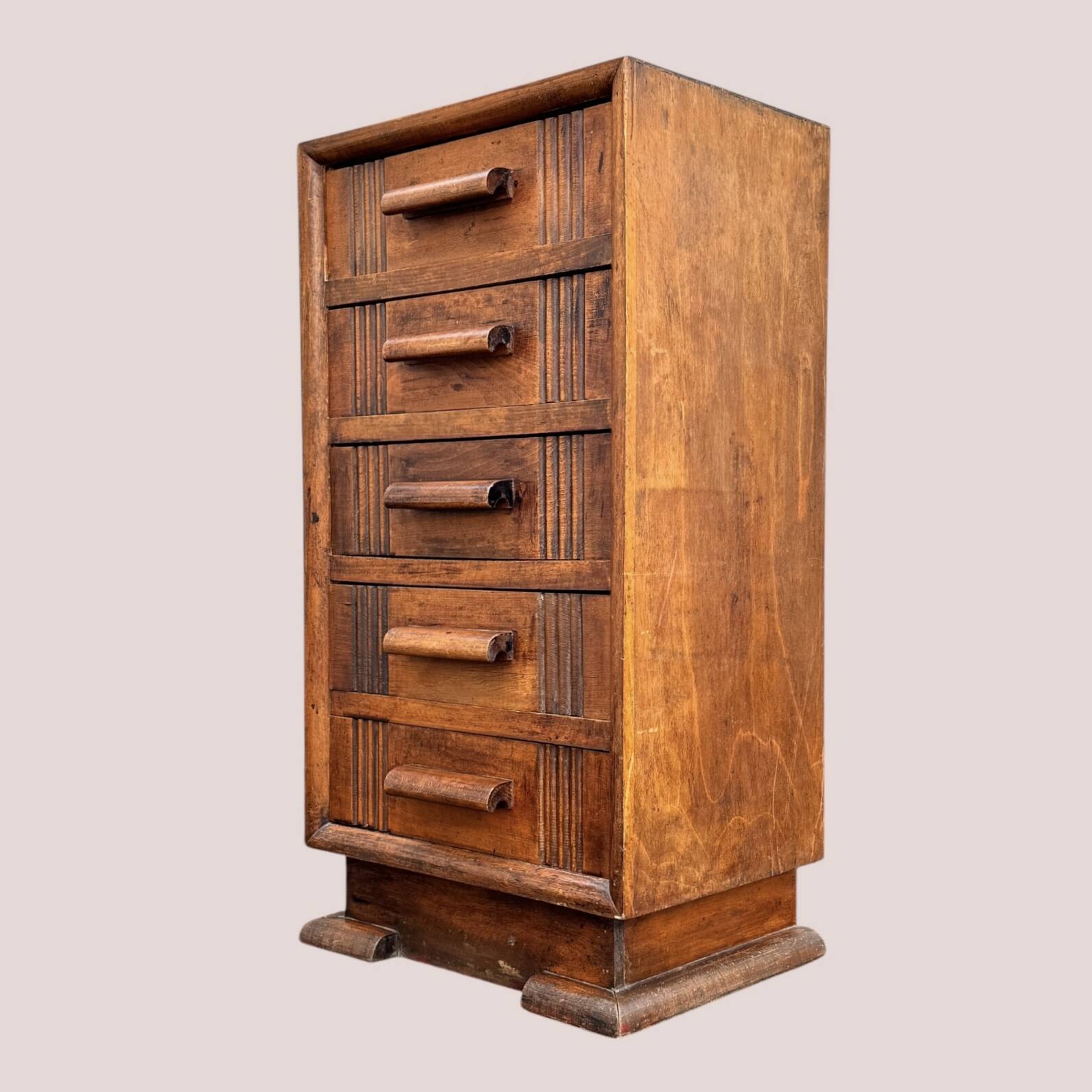 Antique chest of drawers with 5 drawers