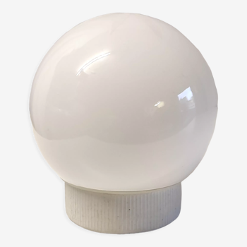 Plafonnier globe en verre opalin – années 70/80