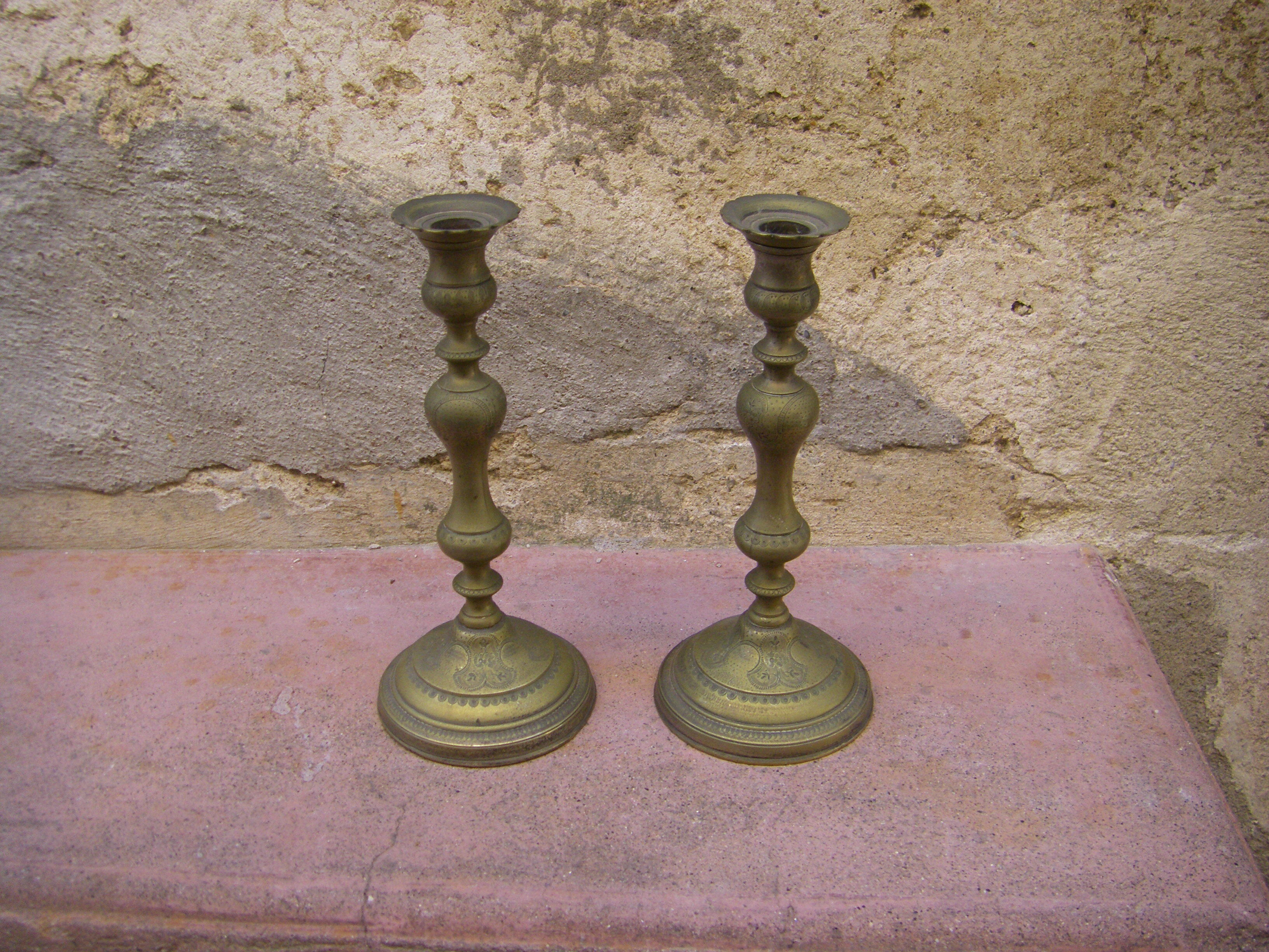 Pair of candle holders with oriental decoration