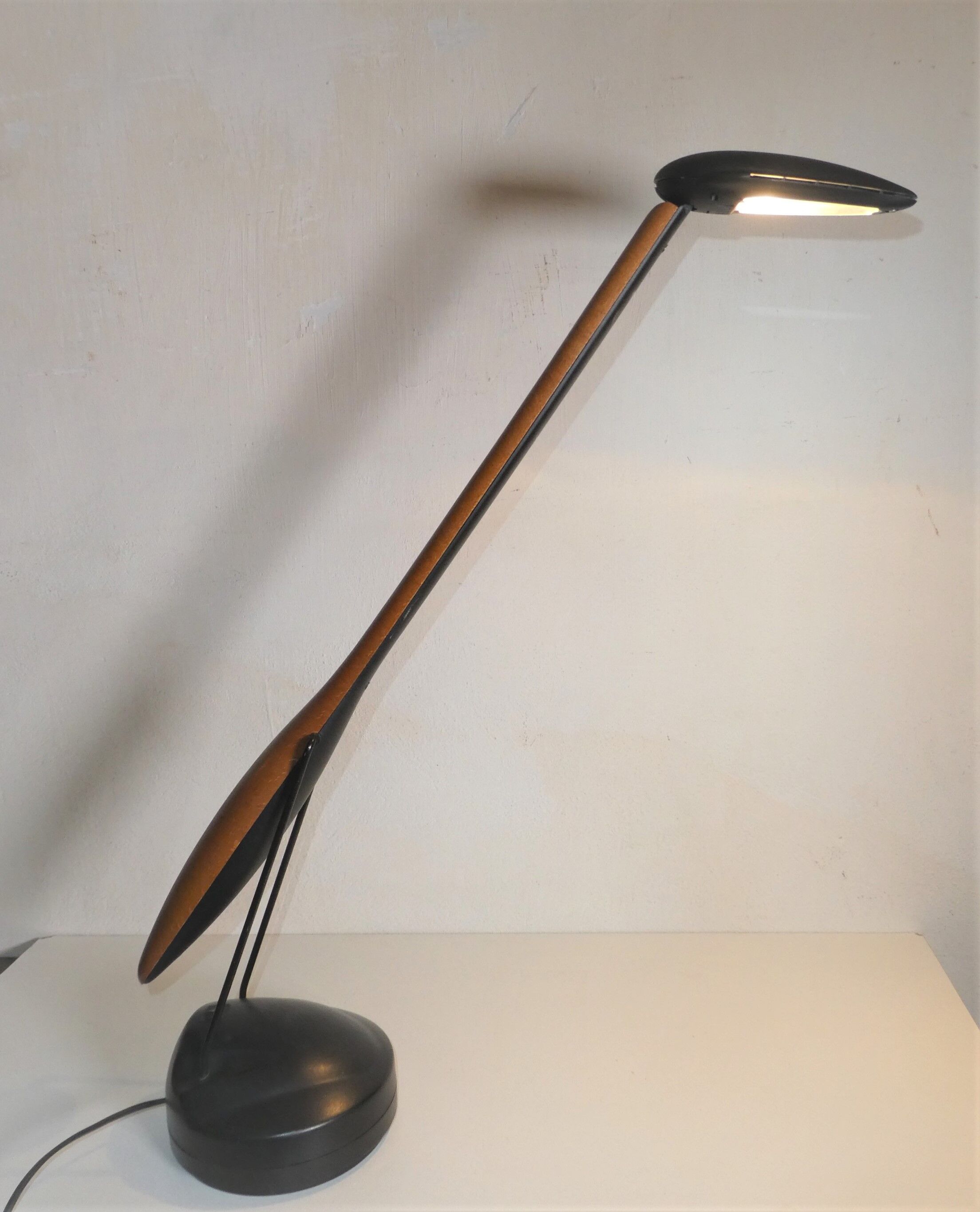 Desk lamp